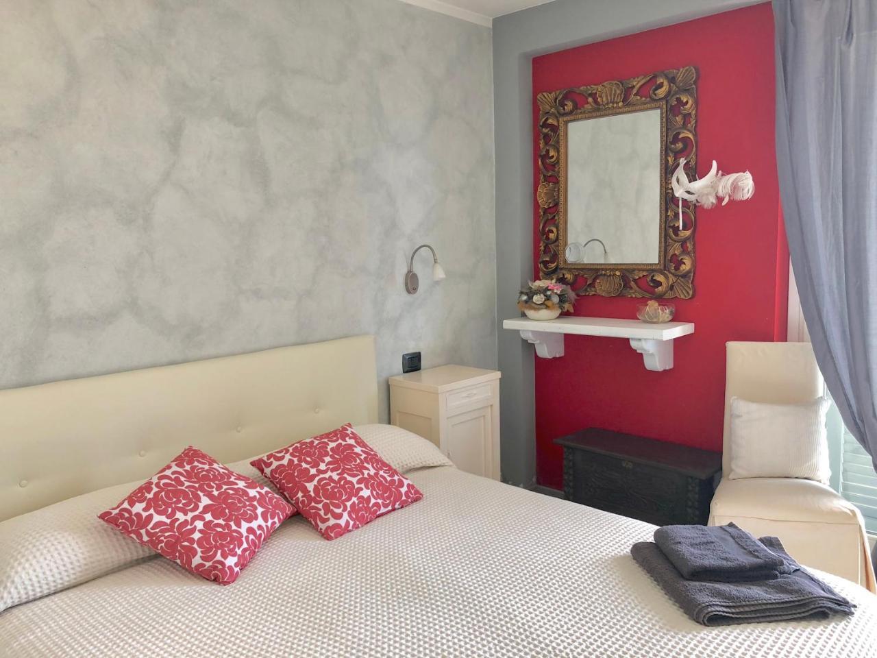 Tremezzina Appartamento Red & Grey Mezzegra Ngoại thất bức ảnh