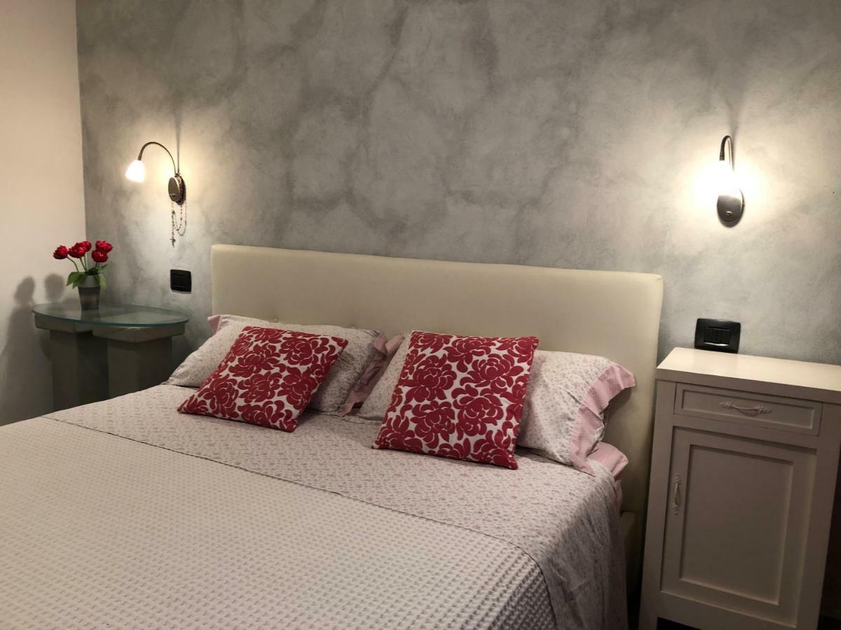 Tremezzina Appartamento Red & Grey Mezzegra Ngoại thất bức ảnh